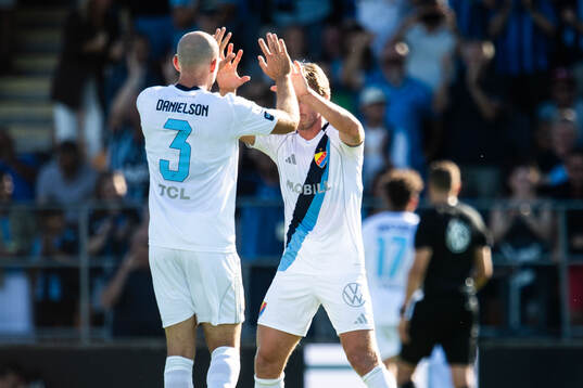 Djurgårdens Marcus Danielson och Rasmus Schuller jublar