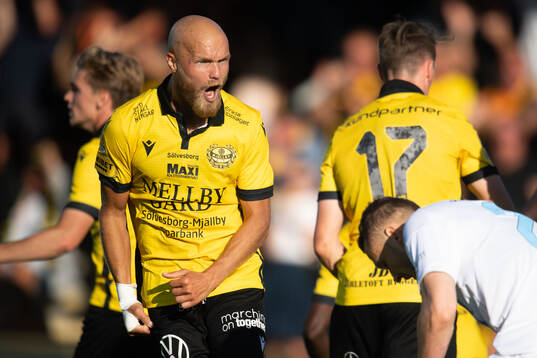 Mjällbys Viktor Gustafson jublar