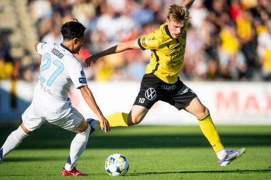 Djurgårdens Keita Kosugi och Mjällbys Jeppe Kjaer