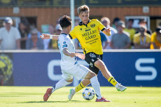 Djurgårdens Keita Kosugi och Mjällbys Ludwig Malachowski