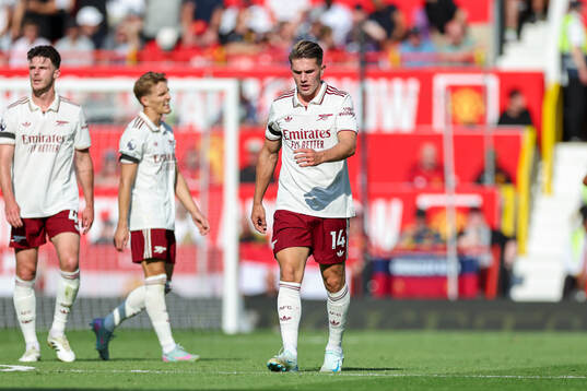 Viktor Gyökeres of Arsenal looks dejected
