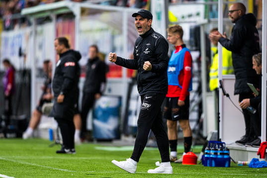 Freyr Alexandersson, head coach of Brann, celebrates