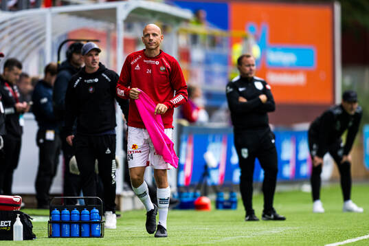 Ruben Kristiansen of Tromsø warms up