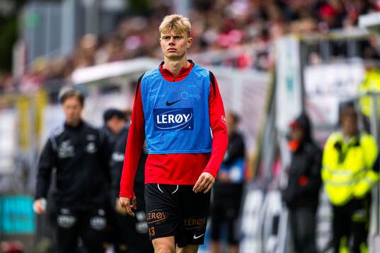 Rasmus Holten of Brann warms up