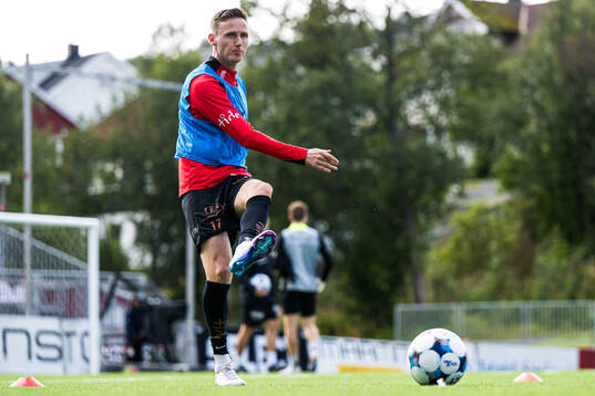 Joachim Soltvedt of Brann warms up