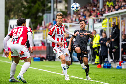 Vegard Erlien of Tromsø and Niklas Castro of Brann