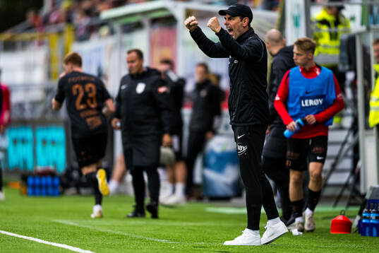 Freyr Alexandersson, head coach of Brann, celebrates