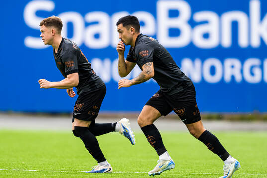 Eggert Aron Gudmundsson and Niklas Castro of Brann
