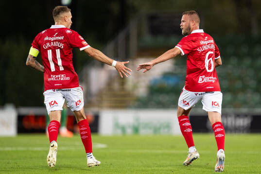 Degerfors Christos Gravius och Daniel Sundgren jublar