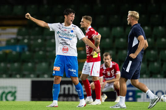 Värnamos Marcus Antonsson  jublar