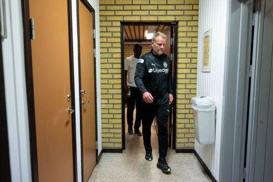 Degerfors tränare Henok Goitom och Värnamos tränare Arne