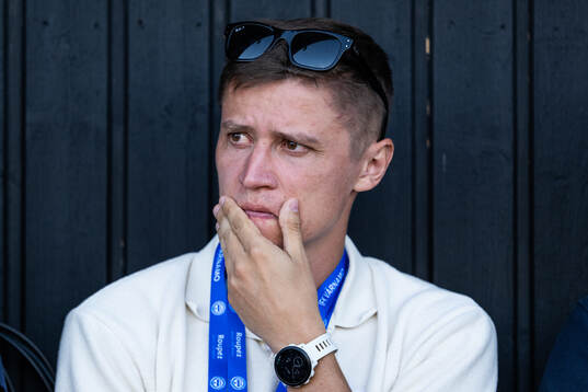 Värnamos Simon Thern på läktaren