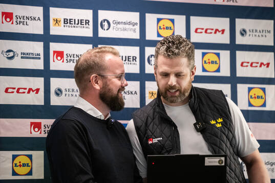 Kommunikationsansvarig Linus Hugosson och Förbundskapten