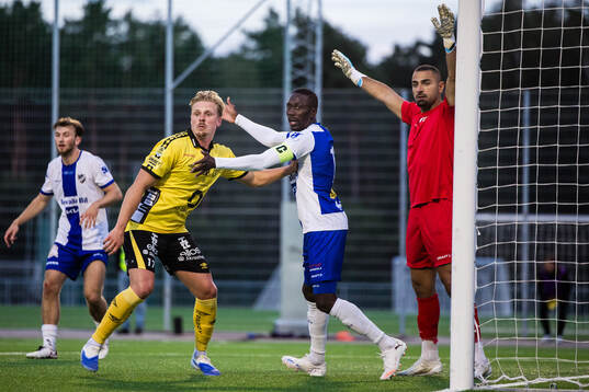 Elfsborgs Per Frick och Haninges Pa Amat Dibba