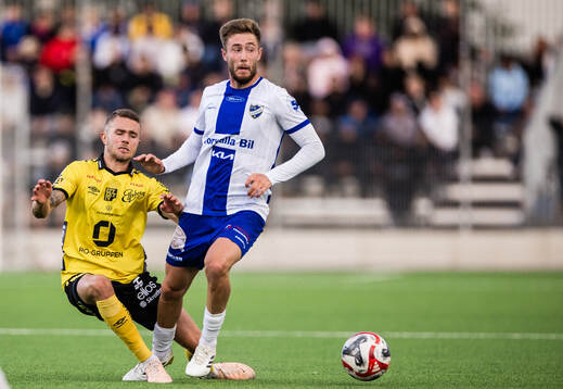 Elfsborgs Julius Magnusson och Haninges Oliver Kass Kawo