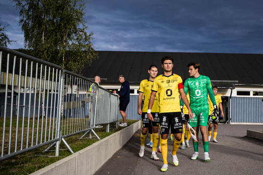 Elfsborgs Besfort Zeneli med Rasmus Wikström och målvakt