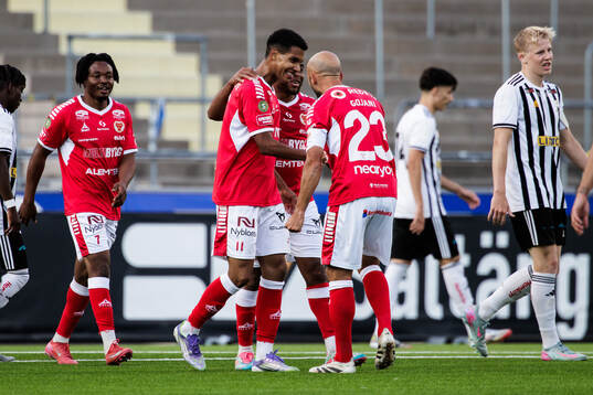 Kalmars Anthony Olusanya jublar