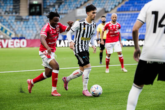 Kalmars Isaac Atanga och Sylvias Michell Youssef