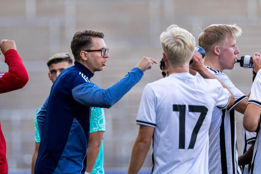 Sylvias tränare Kim Vaattovaara