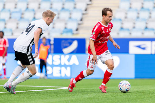 Sylvias Melker Spångberg och Kalmars Saku Ylätupa