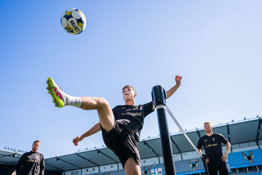 Bläddra bland fler bilder av Football, UEFA Europa League Playoff, Malmö FF, Training 