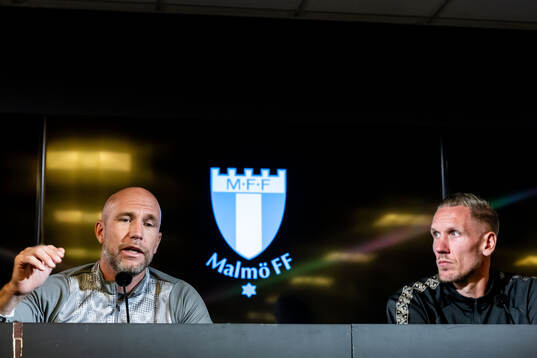 Head coach Henrik Rydström and goalkeeper Robin Olsen