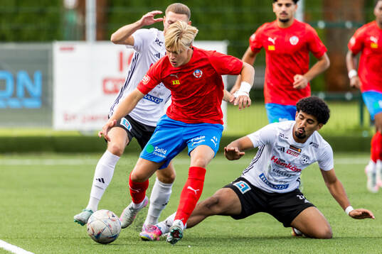 Helsingborgs Melvin Ahlqvist och Vänersborgs FKs Mustafa