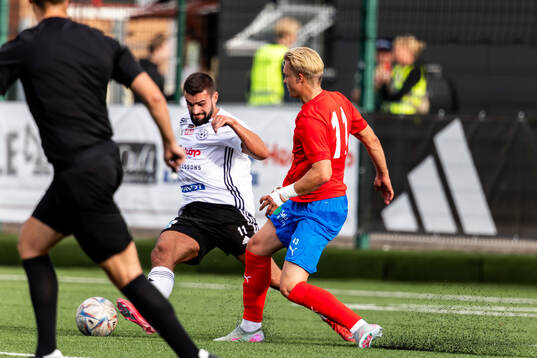 Helsingborgs Melvin Ahlqvist och Vänersborgs FKs Lukas
