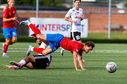 Vänersborgs FKs Mustafa Alkhafaji och Helsingborgs Casper