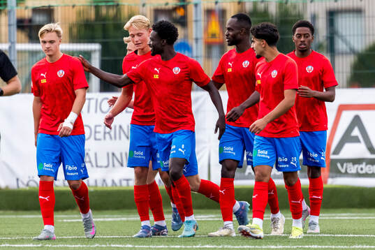 Helsingborgs Samuel Asoma och Adam Akimey jublar med