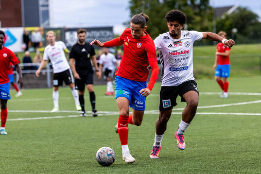 Helsingborgs Ervin Gigovic och Vänersborgs FKs Mustafa