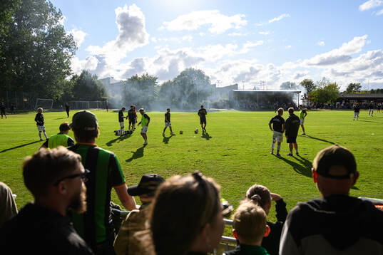 GAIS spelare värmer upp