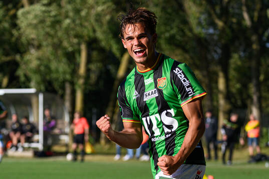 GAIS Simon Sjöholm jublar