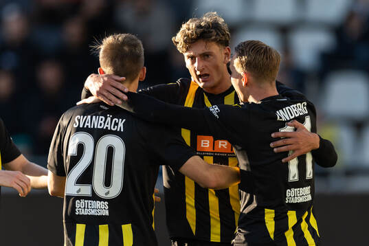 Silas Andersen of Häcken celebrates with Adrian Svanbäck