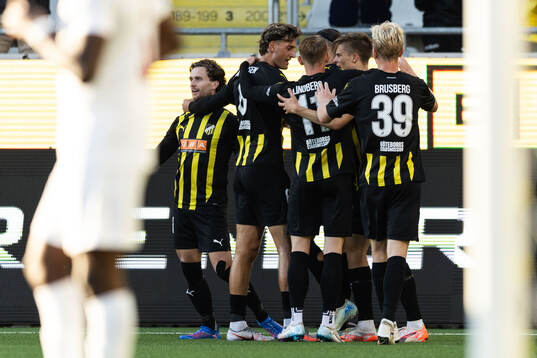 Adrian Svanbäck of Häcken celebrates with teammates