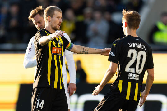 Simon Gustafson of Häcken celebrates with Adrian Svanbäck