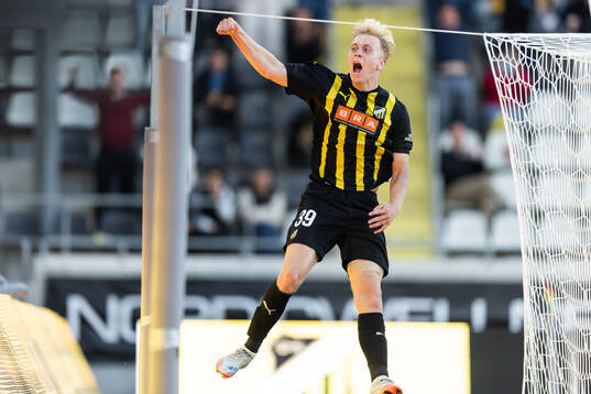 Isak Brusberg of Häcken celebrates