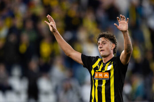 Silas Andersen of Häcken celebrates