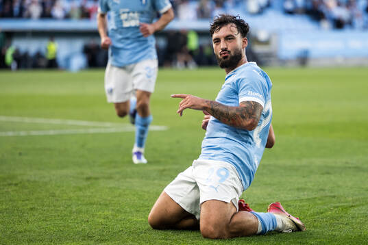 Sead Haksabanovic of Malmö FF celebrates