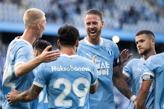 Sead Haksabanovic of Malmö FF celebrates with Pontus