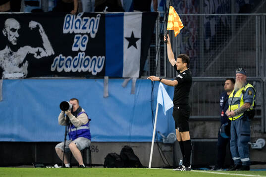 Assistant referee Lasse Koslowski