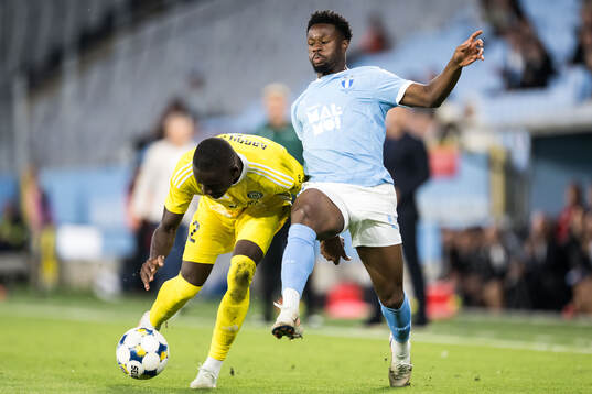 Abdoulaye Sylla of SK Sigma Olomouc and Emmanuel Ekong of