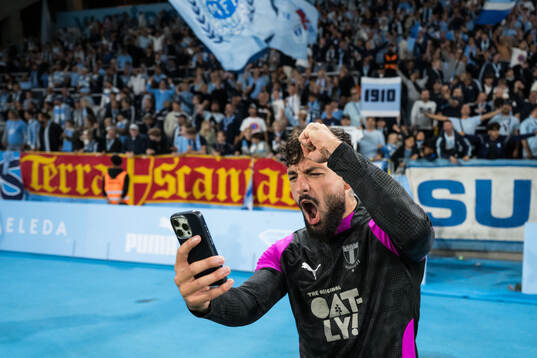 Sead Haksabanovic of Malmö FF celebrates