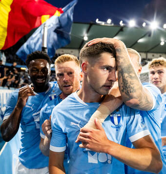 Lasse Berg Johnsen of Malmö FF celebrate with teammates