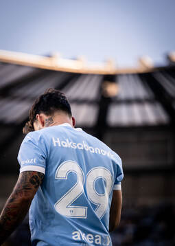 Sead Haksabanovic of Malmö FF enter the pitch