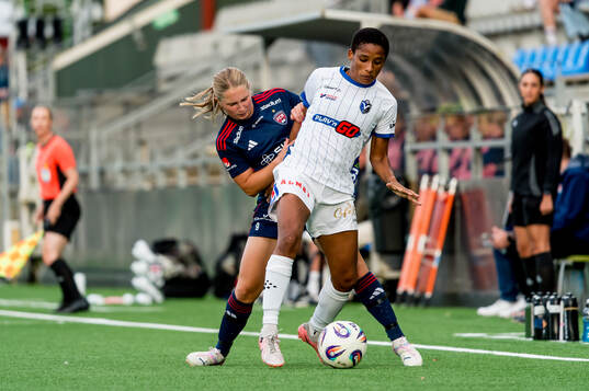 Bläddra bland fler bilder av Fotboll, Damallsvenskan, Rosengård - Växjö DFF