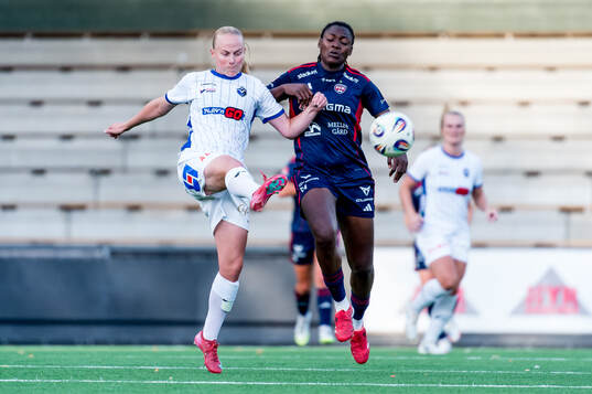 Växjö DFFs Ebba Wieder och Rosengårds Anam Imo