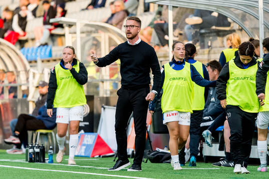 Växjö DFFs huvudtränare Olof Unogård