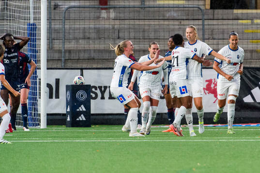 Växjö DFFs spelare jublar