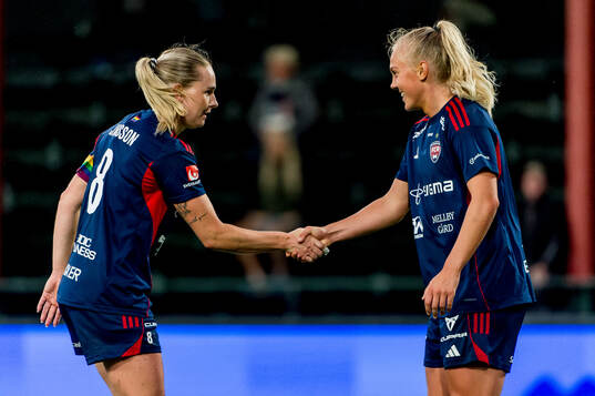 Rosengårds Emma Jansson och Molly Johansson jublar